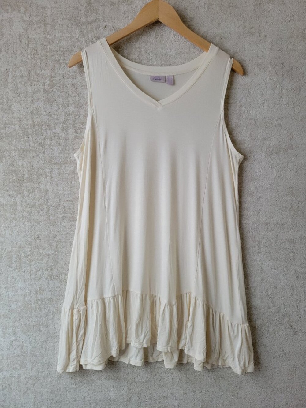 LOGO Layers by Lori Goldstein Cream V-Neck Ruffle Tunic Tank Top Size Large Soft